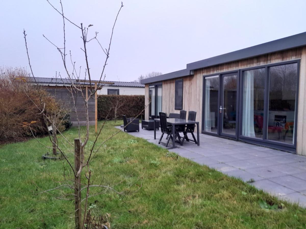 Luxe 5 Persoons Bungalow Op Rustig Vakantiepark Nabij Leeuwarden Dronrijp Zewnętrze zdjęcie