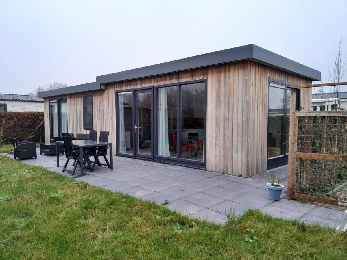 Luxe 5 Persoons Bungalow Op Rustig Vakantiepark Nabij Leeuwarden Dronrijp Zewnętrze zdjęcie