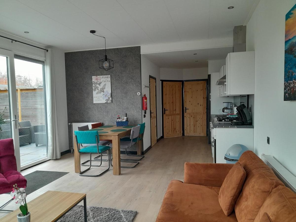 Luxe 5 Persoons Bungalow Op Rustig Vakantiepark Nabij Leeuwarden Dronrijp Zewnętrze zdjęcie